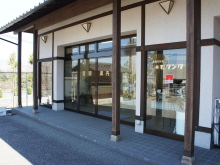 「霊園案内所」の文字が見える、福田寺霊園の受付入り口。