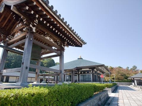 四天王寺大和別院の境内に設置された立派な鐘楼